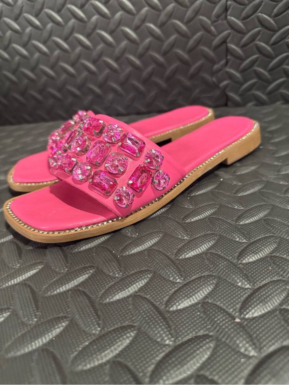 Women’s Hot Pink Rhinestone Slide Sandals Size 7 Glam Statement Slides - Picture 6 of 9